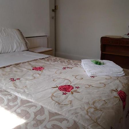 Renovated 4-Bed Home - Sleeps 9 - Parking - Spa Blackpool Buitenkant foto